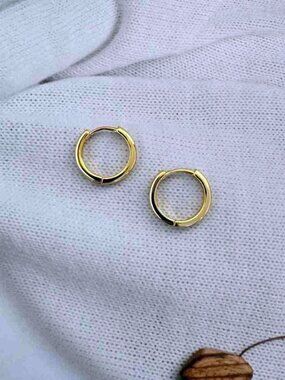Dainty Gold‑Tone Click‑Top Small Hoop Huggie Earrings